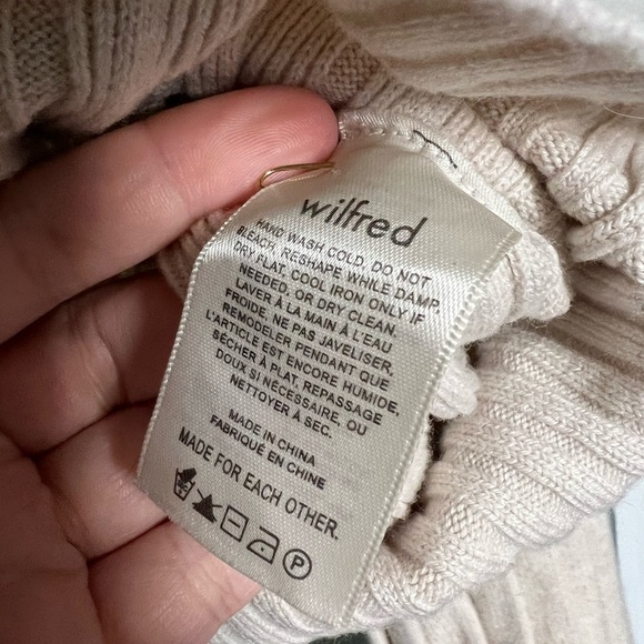 Aritzia Wilfred plunge front cardigan - Picture 3 of 7